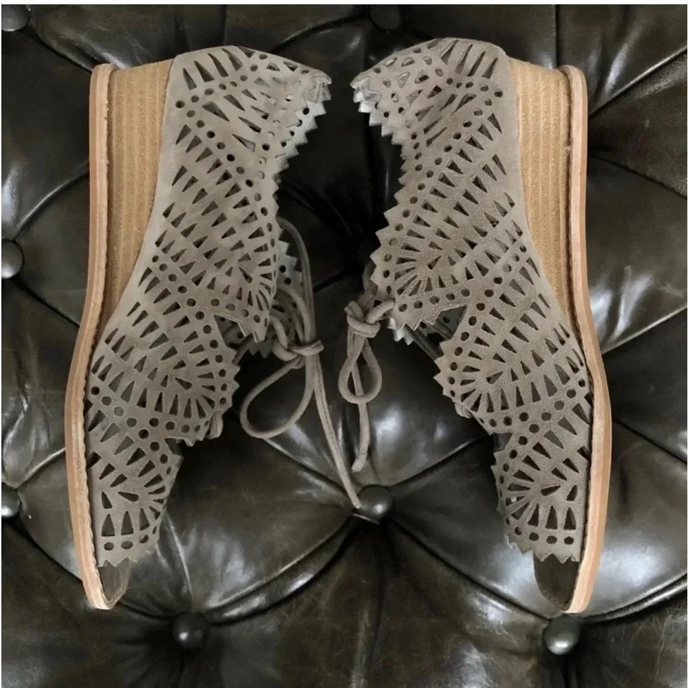 New Jeffrey Campbell Espejo low Wedge Sandal Perforated laser cut lace up print